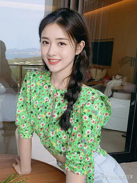 南岸校服纪海报
